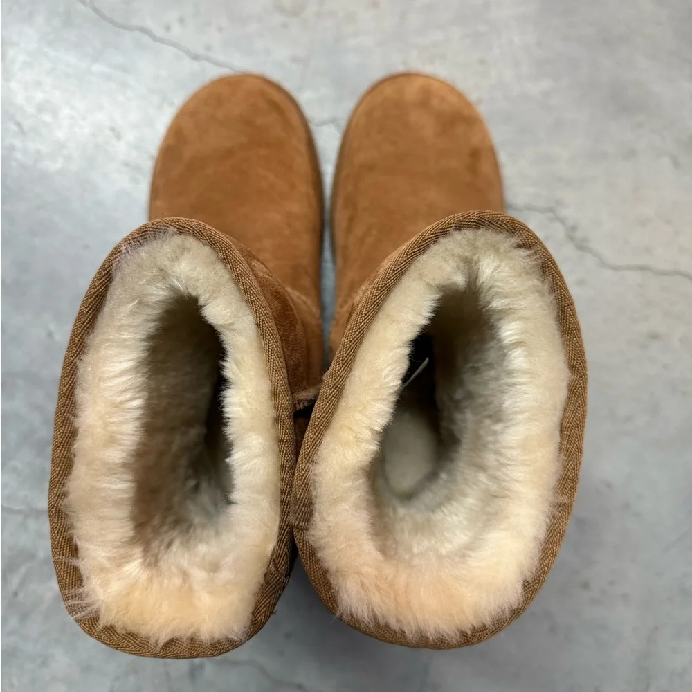 UGG women’s Classic short boots size 7 - Picture 2 of 8